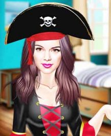 Play more Jenner Pirate Fashion!